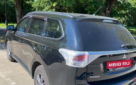 Mitsubishi Outlander III рестайлинг 3, 2014 год, 1 500 000 рублей, 2 фотография
