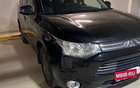 Mitsubishi Outlander III рестайлинг 3, 2014 год, 1 500 000 рублей, 14 фотография