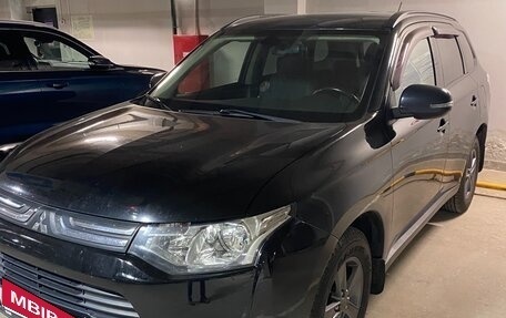 Mitsubishi Outlander III рестайлинг 3, 2014 год, 1 500 000 рублей, 13 фотография