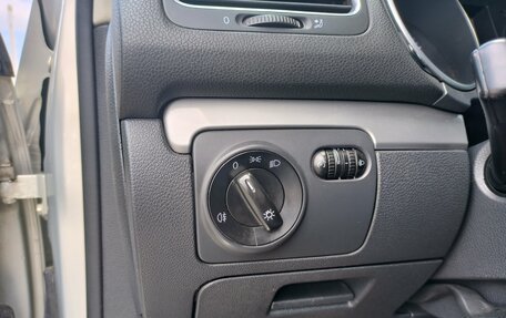 Volkswagen Golf VI, 2011 год, 600 000 рублей, 25 фотография