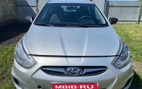 Hyundai Solaris II рестайлинг, 2013 год, 666 666 рублей, 1 фотография