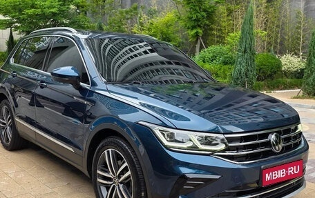 Volkswagen Tiguan II, 2023 год, 3 080 000 рублей, 1 фотография