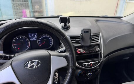 Hyundai Solaris II рестайлинг, 2012 год, 560 000 рублей, 5 фотография