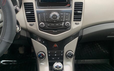 Chevrolet Cruze II, 2010 год, 335 000 рублей, 9 фотография