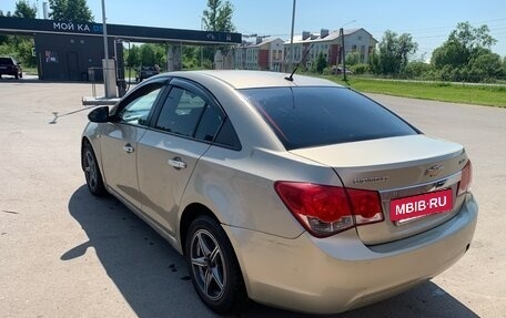 Chevrolet Cruze II, 2010 год, 335 000 рублей, 6 фотография