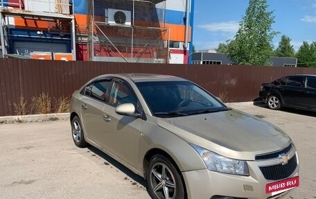 Chevrolet Cruze II, 2010 год, 335 000 рублей, 3 фотография