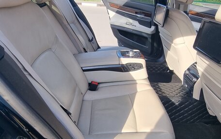 BMW 7 серия, 2012 год, 1 880 000 рублей, 18 фотография