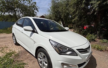 Hyundai Solaris II рестайлинг, 2015 год, 1 200 000 рублей, 2 фотография