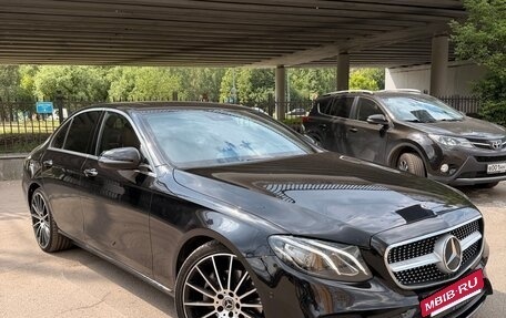 Mercedes-Benz E-Класс, 2019 год, 3 500 000 рублей, 7 фотография