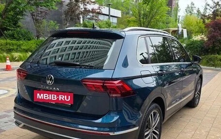 Volkswagen Tiguan II, 2023 год, 3 080 000 рублей, 3 фотография