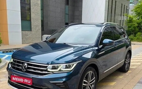 Volkswagen Tiguan II, 2023 год, 3 080 000 рублей, 2 фотография