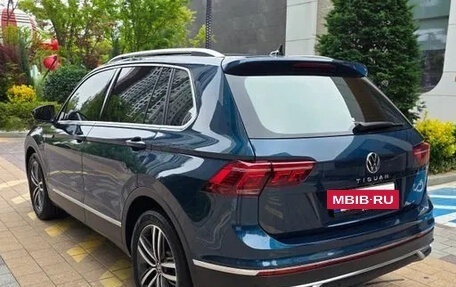 Volkswagen Tiguan II, 2023 год, 3 080 000 рублей, 4 фотография