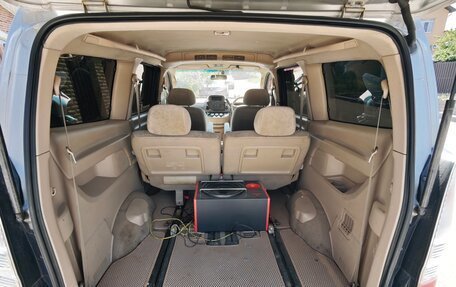 Nissan Serena II, 2002 год, 700 000 рублей, 9 фотография