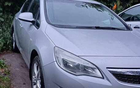 Opel Astra J, 2011 год, 530 000 рублей, 1 фотография