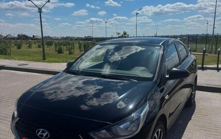 Hyundai Solaris II рестайлинг, 2017 год, 1 350 000 рублей, 1 фотография