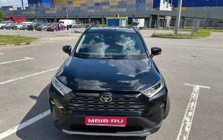 Toyota RAV4, 2019 год, 3 950 000 рублей, 1 фотография