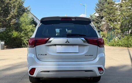 Mitsubishi Outlander III рестайлинг 3, 2021 год, 2 325 000 рублей, 7 фотография
