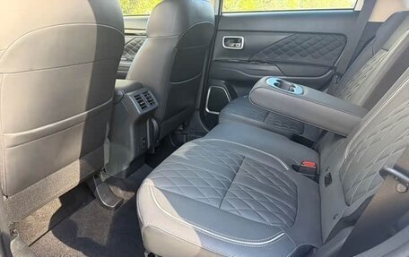 Mitsubishi Outlander III рестайлинг 3, 2021 год, 2 325 000 рублей, 9 фотография