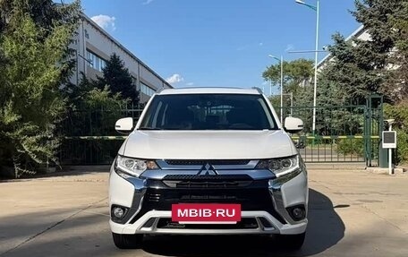 Mitsubishi Outlander III рестайлинг 3, 2021 год, 2 325 000 рублей, 6 фотография