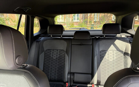Volkswagen Tiguan II, 2021 год, 2 740 000 рублей, 13 фотография