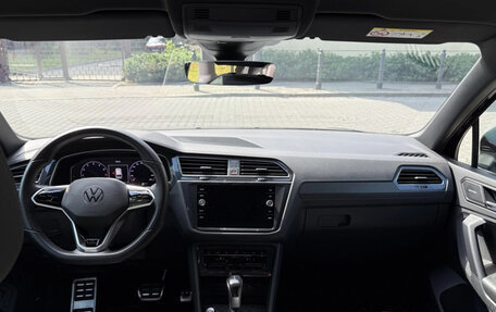 Volkswagen Tiguan II, 2021 год, 2 740 000 рублей, 11 фотография