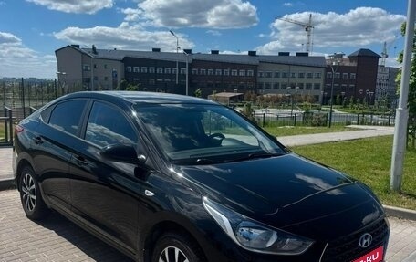 Hyundai Solaris II рестайлинг, 2017 год, 1 350 000 рублей, 2 фотография