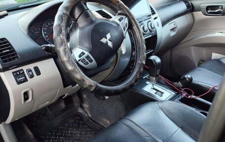 Mitsubishi Pajero Sport II рестайлинг, 2014 год, 1 700 000 рублей, 4 фотография