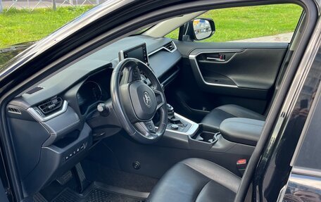 Toyota RAV4, 2019 год, 3 950 000 рублей, 8 фотография