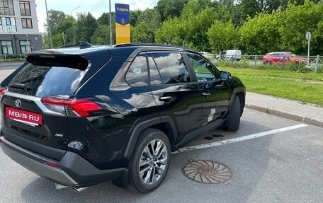 Toyota RAV4, 2019 год, 3 950 000 рублей, 5 фотография