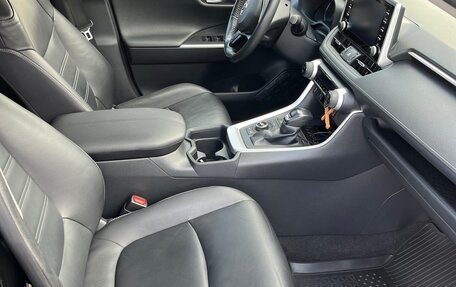 Toyota RAV4, 2019 год, 3 950 000 рублей, 13 фотография