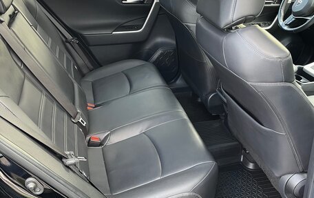Toyota RAV4, 2019 год, 3 950 000 рублей, 21 фотография