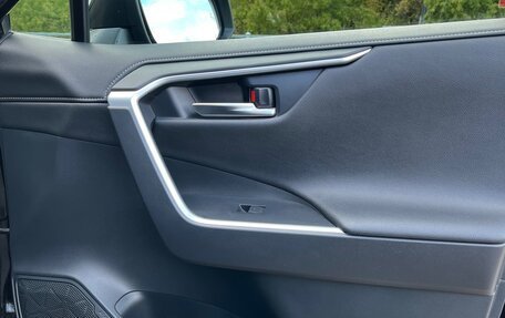 Toyota RAV4, 2019 год, 3 950 000 рублей, 14 фотография