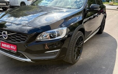 Volvo S60 Cross Country, 2015 год, 1 750 000 рублей, 1 фотография