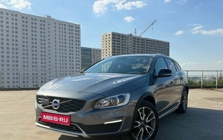 Volvo V60 Cross Country II, 2015 год, 2 070 000 рублей, 1 фотография