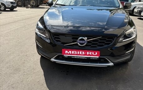 Volvo S60 Cross Country, 2015 год, 1 750 000 рублей, 2 фотография
