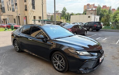 Toyota Camry, 2023 год, 3 750 000 рублей, 2 фотография