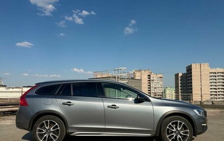 Volvo V60 Cross Country II, 2015 год, 2 070 000 рублей, 5 фотография