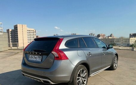 Volvo V60 Cross Country II, 2015 год, 2 070 000 рублей, 8 фотография