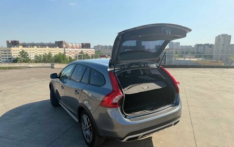 Volvo V60 Cross Country II, 2015 год, 2 070 000 рублей, 9 фотография