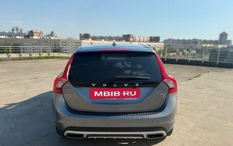 Volvo V60 Cross Country II, 2015 год, 2 070 000 рублей, 7 фотография