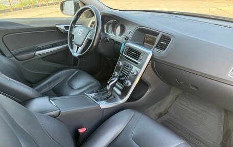 Volvo V60 Cross Country II, 2015 год, 2 070 000 рублей, 20 фотография
