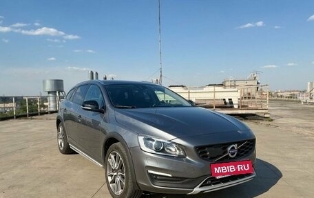 Volvo V60 Cross Country II, 2015 год, 2 070 000 рублей, 4 фотография