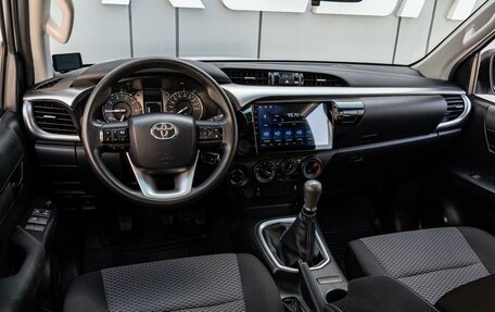 Toyota Hilux VIII, 2022 год, 4 349 000 рублей, 6 фотография