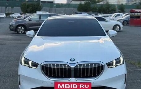 BMW 5 серия, 2024 год, 4 976 000 рублей, 2 фотография