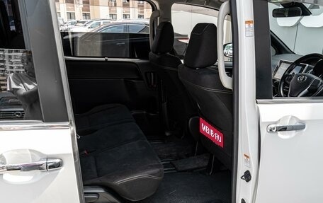 Toyota Esquire I, 2016 год, 1 890 000 рублей, 13 фотография