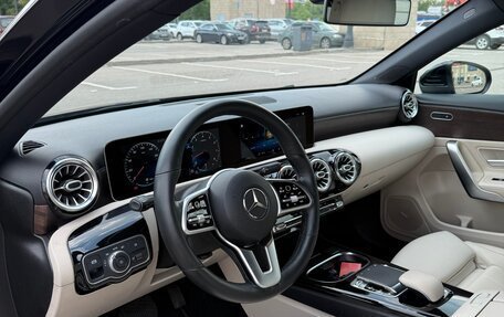 Mercedes-Benz A-Класс, 2018 год, 2 350 000 рублей, 15 фотография