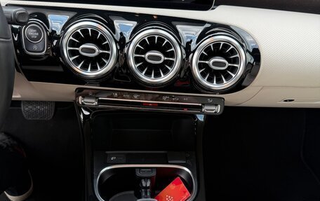 Mercedes-Benz A-Класс, 2018 год, 2 350 000 рублей, 20 фотография