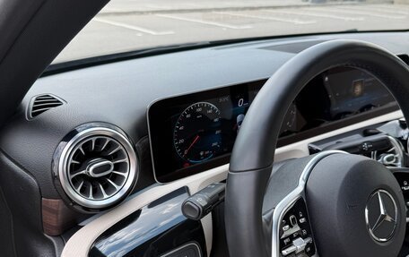 Mercedes-Benz A-Класс, 2018 год, 2 350 000 рублей, 17 фотография
