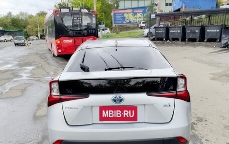 Toyota Prius IV XW50, 2019 год, 1 450 000 рублей, 2 фотография