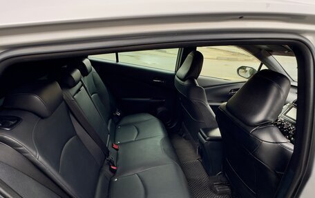 Toyota Prius IV XW50, 2019 год, 1 450 000 рублей, 8 фотография
